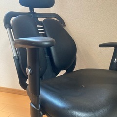 リクライニング機能付きデスクチェアの画像