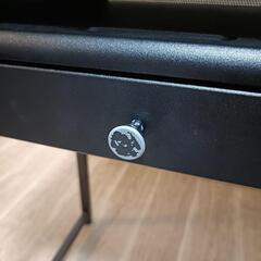 引き出し付きデスクの画像