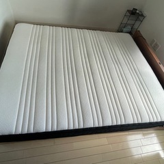 クイーンサイズベッドマットレスのみの画像