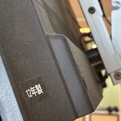 テレビ　壁掛け機材込みの画像