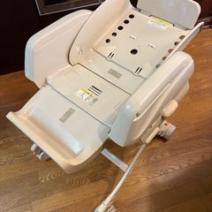 Combi ハイローチェア　手動スイング の画像