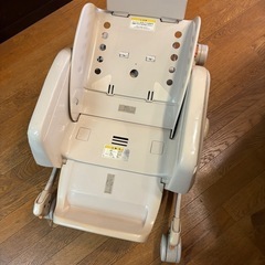 Combi ハイローチェア　手動スイング の画像