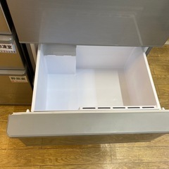 ⭐️人気サイズ⭐️2019年製 AQUA 272L冷蔵庫  AQR-27H 2〜3人向け  ユニバーサルデザイン 強化ガラス棚 No.6894 KEの画像