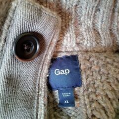 Gapブランドのウールセーターの画像