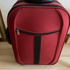 スーツケース（赤色）の画像