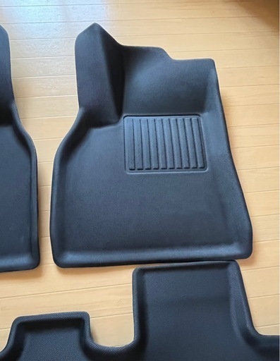 テスラ(Tesla Model Y)フロアマット(確認中)