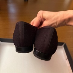 パンプス　黒　レース　ドット柄の画像