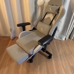 ゲーミングチェア　グレーの画像