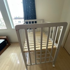 ベビーベッドの画像