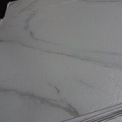 未使用/新品　訳あり倉庫保管品　フロアタイル 貼るだけ シール式 エンボス加工 土足OK 接着剤不要 DIY 床暖房対応 ノンホルムアルデヒド フローリングマット 大理石調の画像