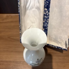 中国美術　景徳鎮　薄胎花瓶　共箱　高さ21㎝　の画像