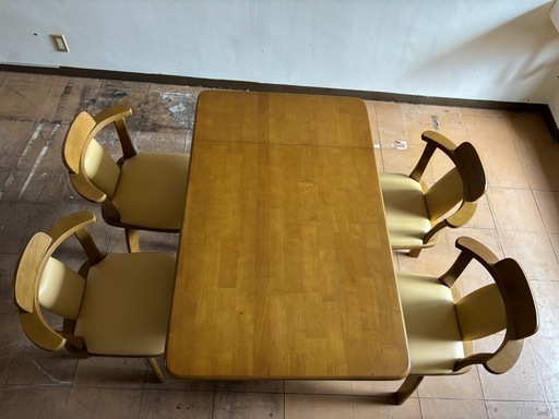 テーブル　椅子４脚