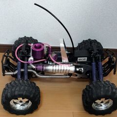 HPI サベージ. エンジン ラジコンの画像