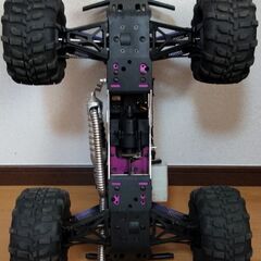 HPI サベージ. エンジン ラジコンの画像