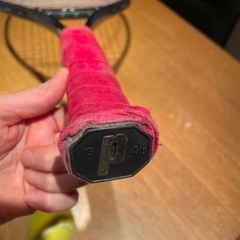 テニスラケット&ボール4個の画像