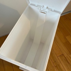【お話中】ニトリ消臭スリムペダルペール(45L ホワイト)の画像