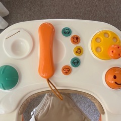 Combi 歩行器 おもちゃ付き オレンジの画像