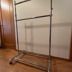 ハンガーラックの画像