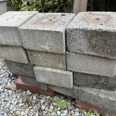 もらって下さい。　テストピース・短い角材・人工芝・スペーサー・夜光貝の蓋・庭飾り用モルタルキノコの画像