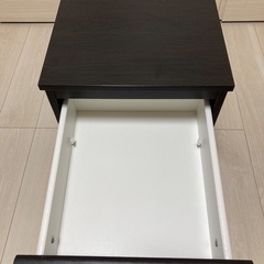 IKEA ベッドサイドテーブル　収納　の画像