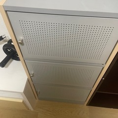 扉付き3段ボックスの画像