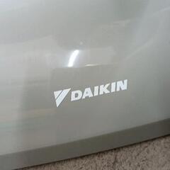 0815-022 DAIKIN ダイキン 遠赤外線 暖房機 セラムヒート ERFT11NS ヒーター ストーブ 暖房器具 2012年製の画像