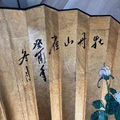 大きな扇子の飾り物の画像