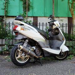 アウトレットセール《YAMAHA》CYGNUS シグナスX 125 フルパワー 1オーナー 人気のパールホワイト 新品BT 美品 特売の画像