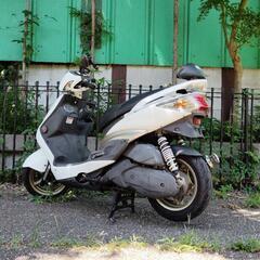 アウトレットセール《YAMAHA》CYGNUS シグナスX 125 フルパワー 1オーナー 人気のパールホワイト 新品BT 美品 特売の画像