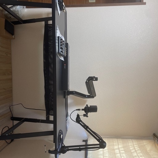 値下げしました！モニターアーム、マイク、モニター用LED、デスク