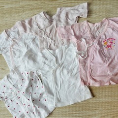 ベビー服(新生児)9点・オムツ6枚の画像