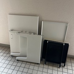 白デスクの画像