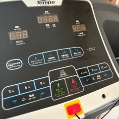 Tempo T82 ランニングマシーン　フィットネスの画像