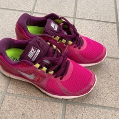 NIKE スニーカー　シューズの画像