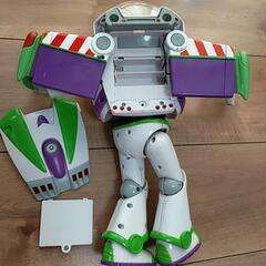 手足を動かせる喋る バズライトイヤー　フィギュアの画像