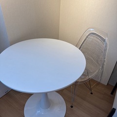 テーブル&椅子の画像