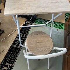 折りたたみテーブルチェアセットの画像