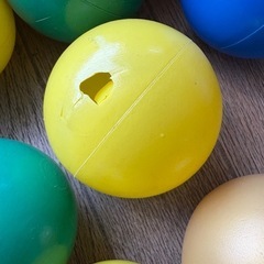 ボールプールのプラスチックボールの画像