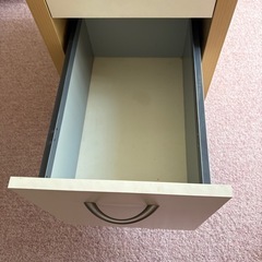 キャスター付き　キャビネット　の画像