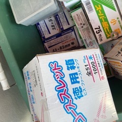 大量のビス、釘？の画像