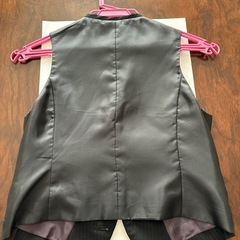 取りに来れる方限定です。発送しません。キッズ用ベスト130、ネクタイの画像