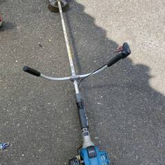 お話し中！マキタ　４サイクルエンジン刈払機　草刈機　MEM427...