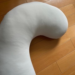 ニトリ 抱き枕　ビーズピロー 未使用品の画像