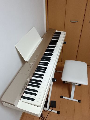 電子ピアノ　CASIO PX160