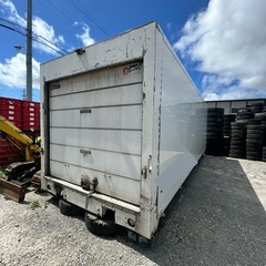 Y22. 【希少 シャッタータイプ】 シマ鋼鈑 4トン保冷コンテナ 幅241ｃｍ長さ706ｃｍ高さ234ｃｍ コンテナ 物置 倉庫 格安運送　江別市発の画像