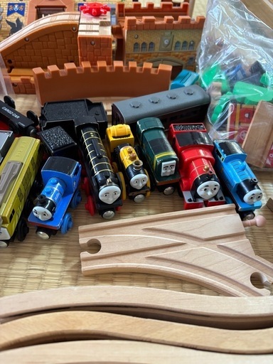 木製鉄道玩具/はやぶさ/こまち/BRIO/MOKUトレイン/IKEA/トーマス