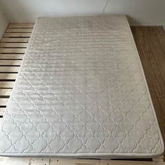 ダブルのマットレスの画像