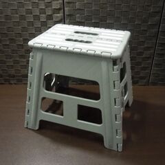 DCM 折りたたみ踏み台 高さ32.5cm 耐荷重100kg グレー 踏台 滑り止め付 脚立 札幌市東区 新道東店の画像