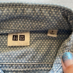 UNIQLO 水玉模様 長袖シャツ Sの画像