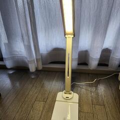 折りたたみ式 LEDデスクスタンドの画像